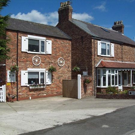 Fifth Milestone Cottage Dunnington Room photo