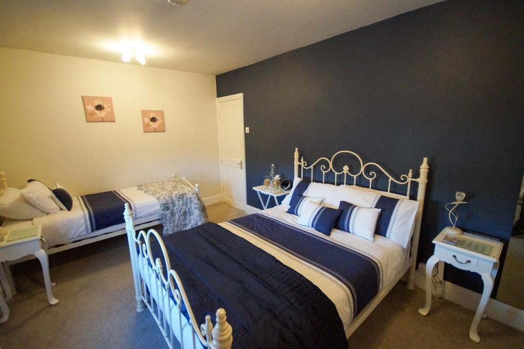 Fifth Milestone Cottage Dunnington Room photo