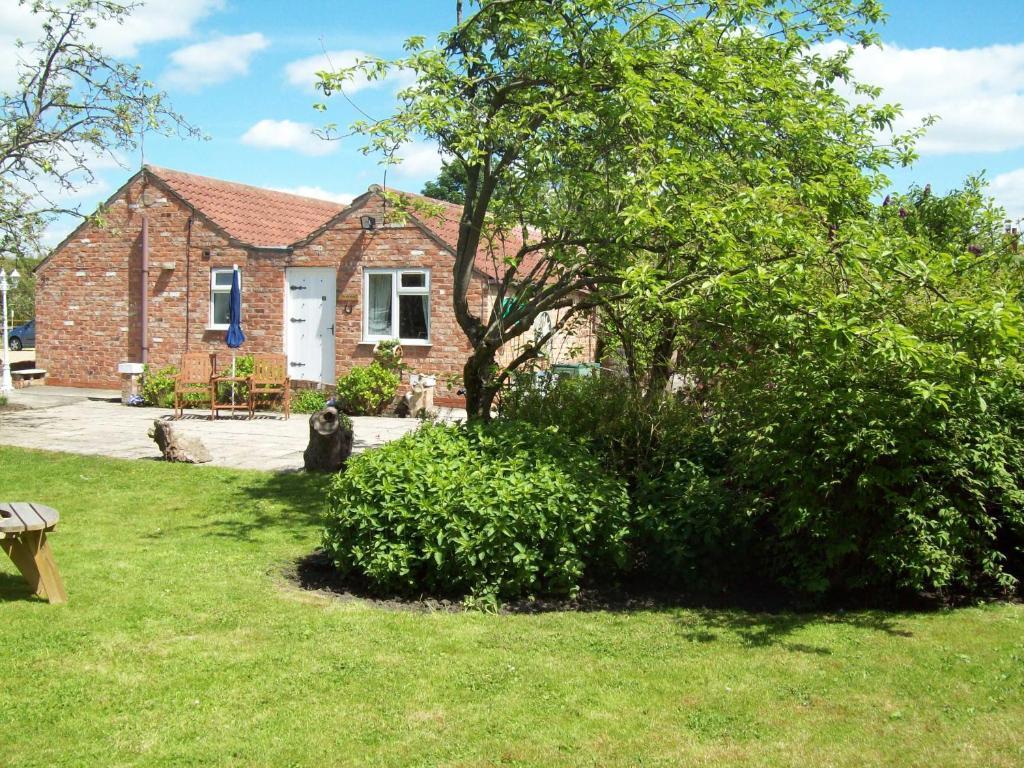 Fifth Milestone Cottage Dunnington Room photo