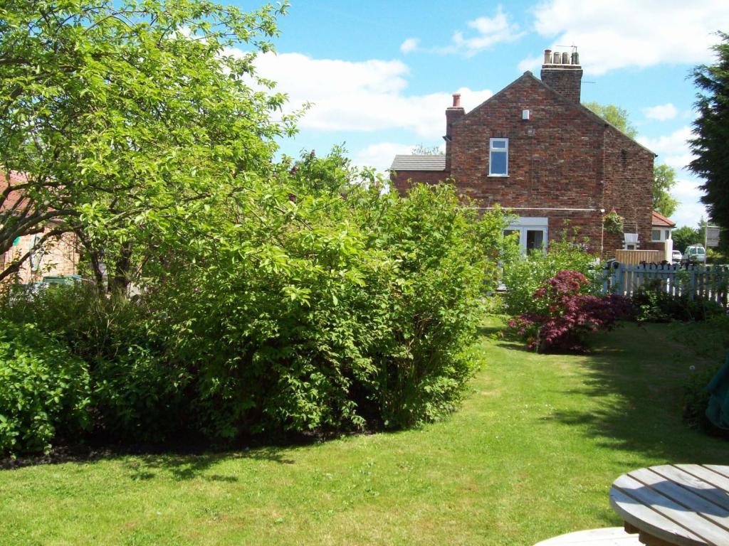 Fifth Milestone Cottage Dunnington Exterior photo