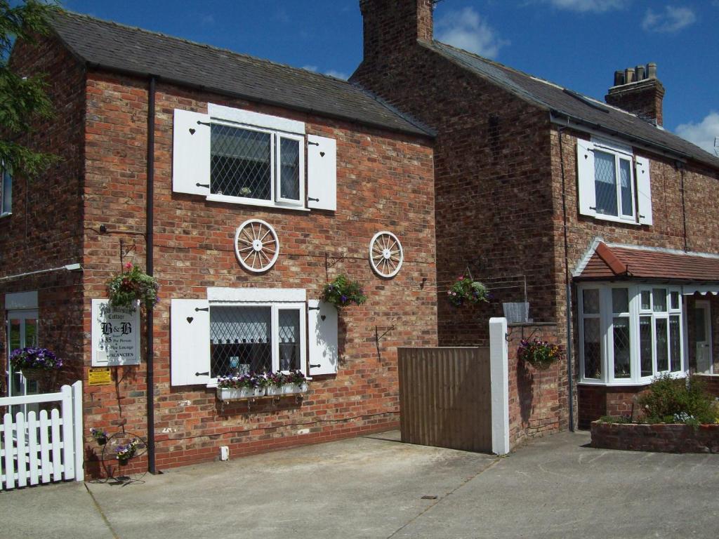Fifth Milestone Cottage Dunnington Exterior photo