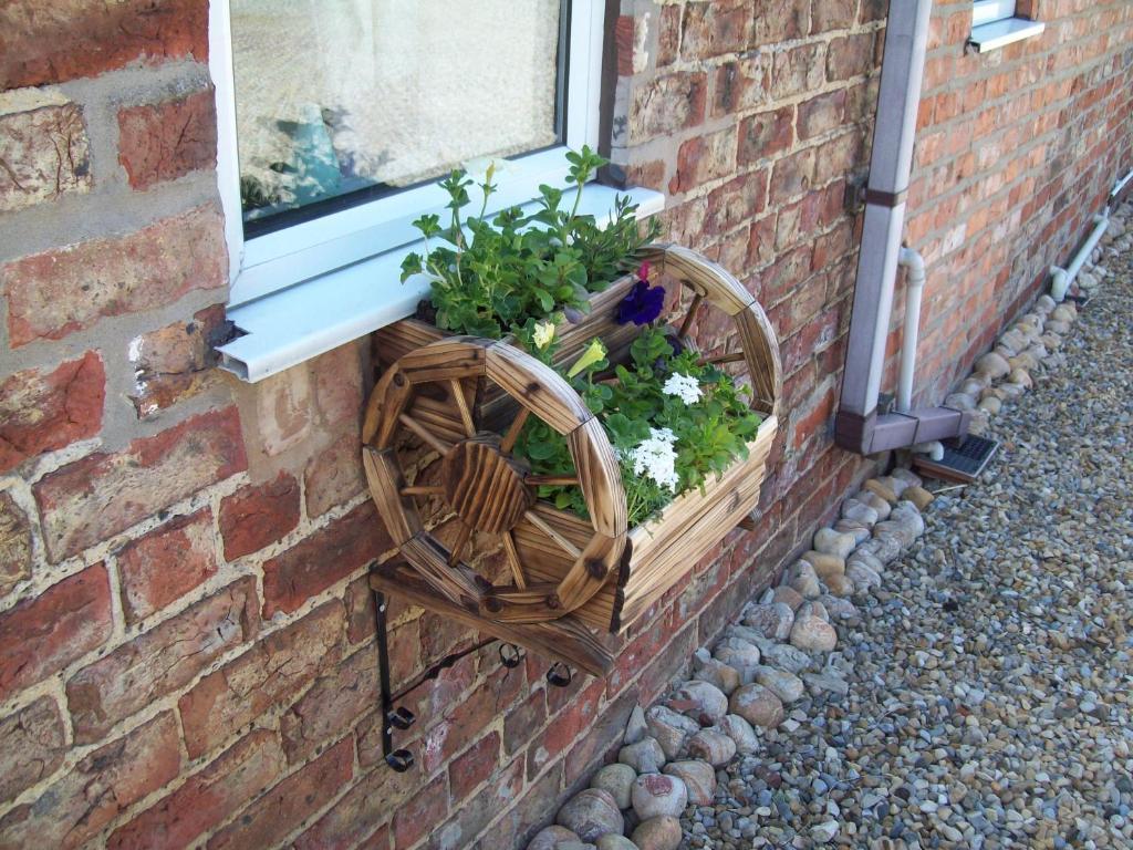 Fifth Milestone Cottage Dunnington Room photo