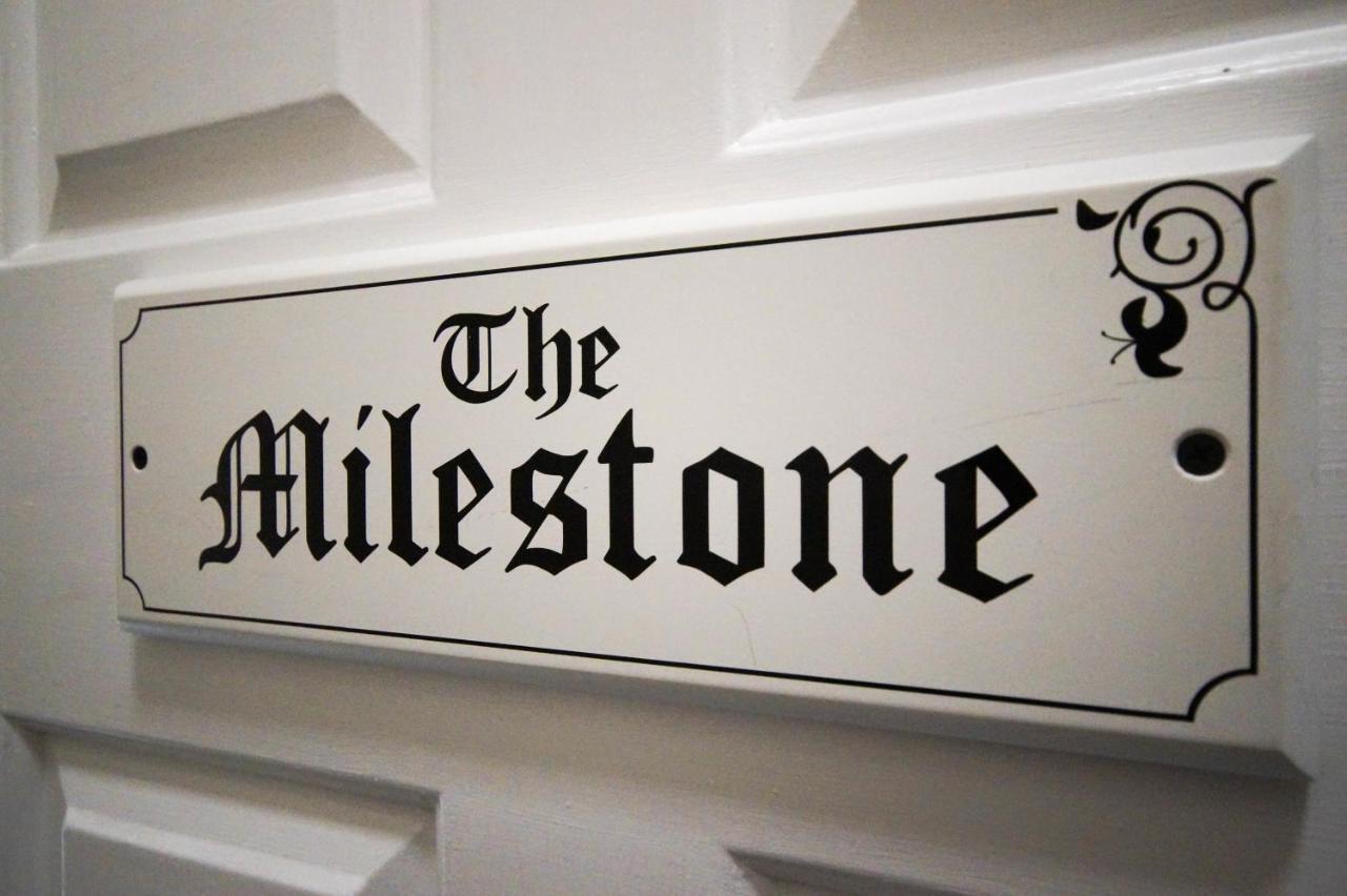 Fifth Milestone Cottage Dunnington Room photo
